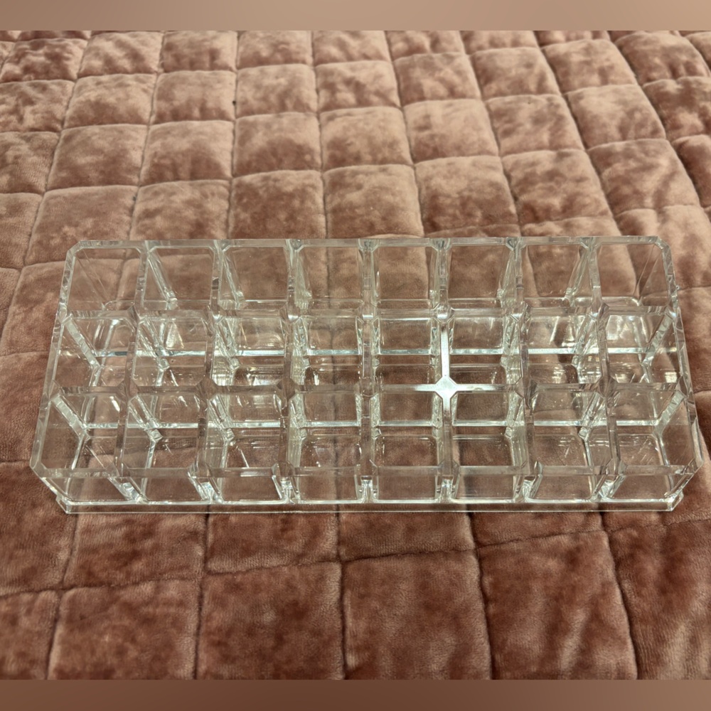 Acrylic 24-lipstick holder